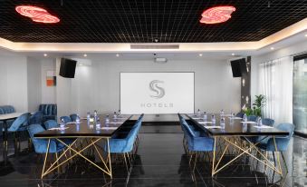 Style S Hotel (Linshui Hongfan Plaza Bus Terminal)