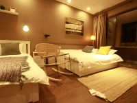和璞设计师酒店公寓(南京奥体店) - 舒适影音一室二床房