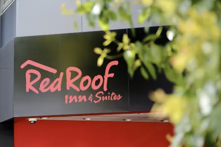 Red Roof Inn & Suites Osaka Namba Nipponbashi
