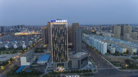 Kyriad Hotel (Shangqiu Municipal Government Wanda Plaza) Отели рядом с достопримечательностью «Shangqiu Polytechnic (Shenhuo Avenue)»