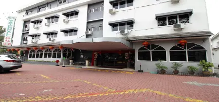 Hotel Waterfall Отели рядом с достопримечательностью «Padang Tembak Dou Mu Gong Jiu Wang Da Di»