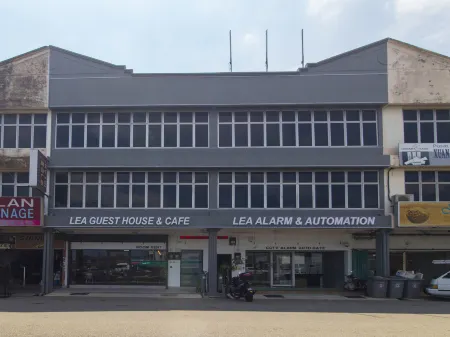 SUPER OYO 1145 Lea Guest House & Cafe