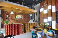 Zouzou Tingting Boutique Hotel (Sanya Dadonghai Branch) - غرفة مطلة على الجبل