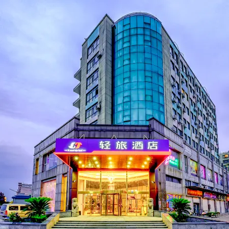 Light travel hotel (jiaxing honghe woolen sweater market store) Отели рядом с достопримечательностью «Хасин Цин Цин Бань»