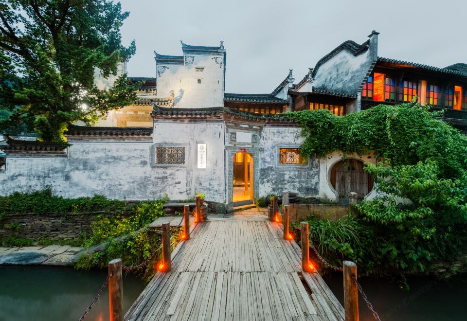 Floral Lux Hotel · Yishu Yijia Cultural Station Hotel 호텔 이미지