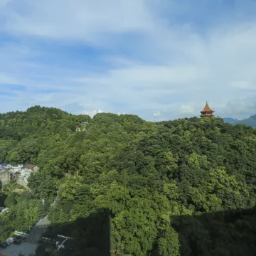 Meiyi Light Luxury Hotel (Zhangjiajie Pedestrian Street Dayong Ancient City Branch) Отели рядом с достопримечательностью «Гора Тяньмэнь»