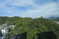Meiyi Light Luxury Hotel (Zhangjiajie Pedestrian Street Dayong Ancient City Branch) Hotels near Tianmen Mountain National Forest Park