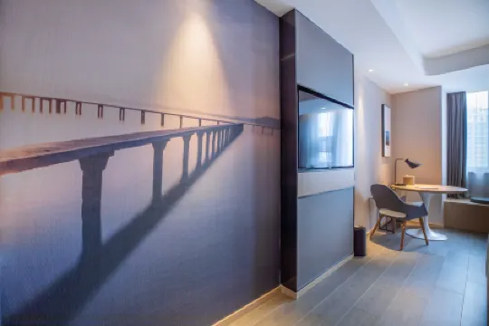 เอทัวร์ โฮเทล อู่ฮั่น ซีเวิลด์ สถานีรถไฟใต้ดินไท่จือหู