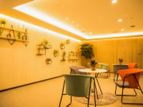 Haihong International Fengjing Hotel فنادق في مين خه
