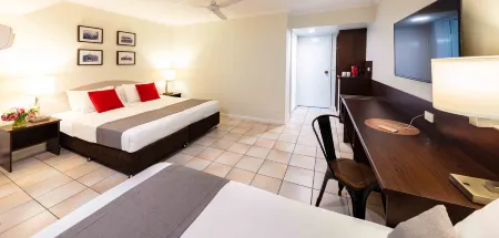 Hides Hotel Отели рядом с достопримечательностью «Cairns Regional Gallery»