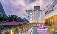 โรงแรมฮวาเทียนไห่ ชือจิ่ว คันทรี โรงแรมในเมืองซิงผิง