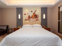 维也纳国际酒店(龙南店) - 标准雅致大床房