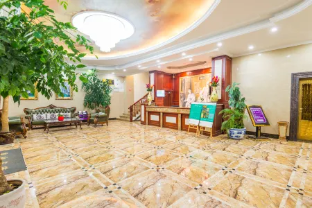 CLOUDS Hotel (Luoping Margaret)