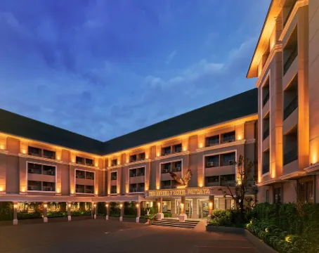 The Beverly Hotel Pattaya Отели рядом с достопримечательностью «Пешеходная улица Паттайя»