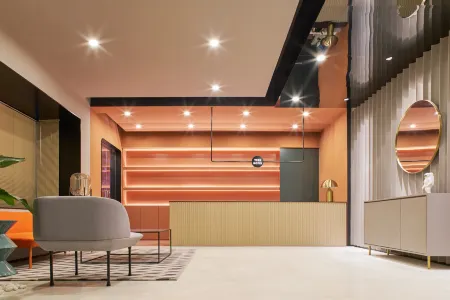 YEZE Hotel Отели рядом с достопримечательностью «Sanyuan Palace (in Guangfulin Site)»