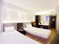Ibis Hotel (Beijing Shichahai Gulou Street Metro Station) Hotels near Houhai