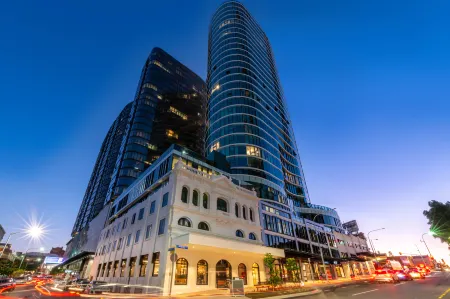 FV Brisbane by Peppers Отели рядом с достопримечательностью «Cloudland»