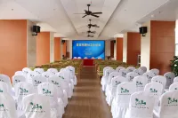 Rendi Mountain Rainforest Hotel - Parkplatz