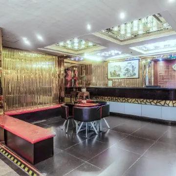 Holiday Hotel
