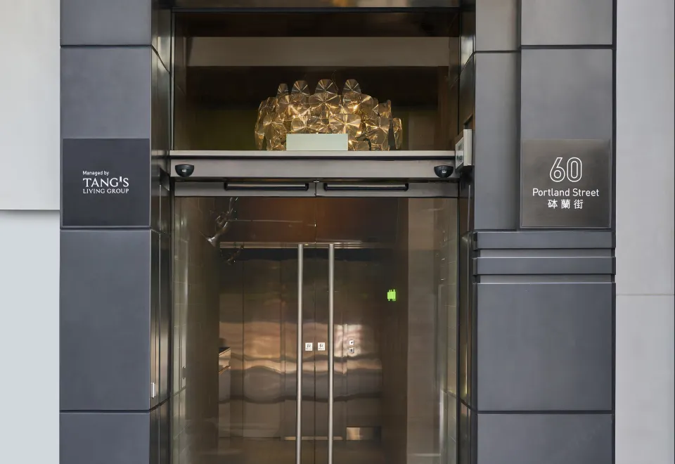 Tangalarda qiyshiq dumbalar