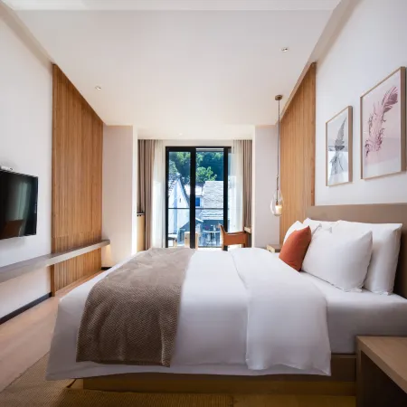 Three Flower Hotel