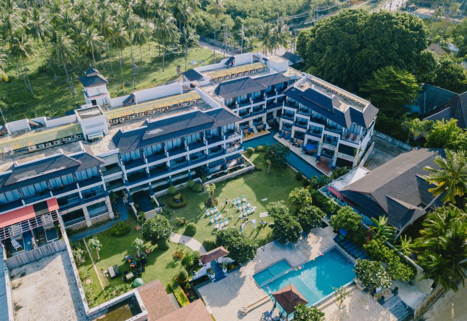 사마야 부라 리조트의 이국적인 해변 바 전경