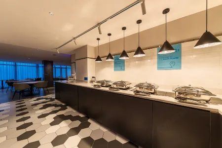 Holiday Inn Express Yichang Changjiang Отели рядом с достопримечательностью «Mojishan Forest Park»