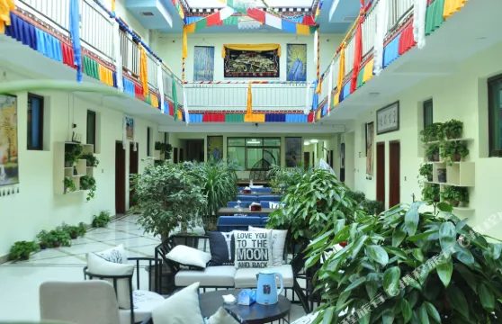 貢嘎聖城拾光民宿