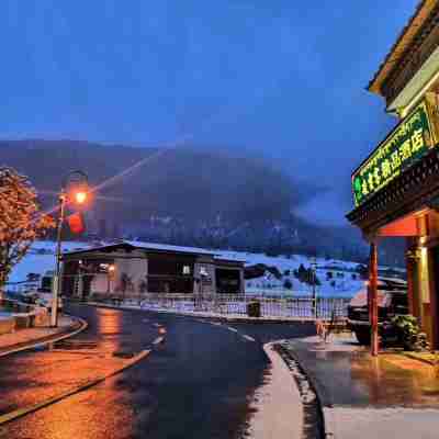 林芝凌雲客精品酒店 Hotel Exterior