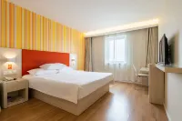 Homeinn Hotel (Zhuanghe Times Square Qiansheng Department Store)