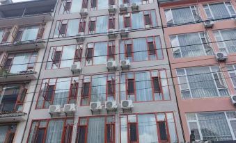 Fuxian Lake Renhe Hotel (Luchong Scenic Area)