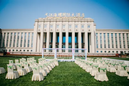Conch International Conference Center Отели рядом с достопримечательностью «Anhui Normal University Qijiang College (Wenjin Campus)»