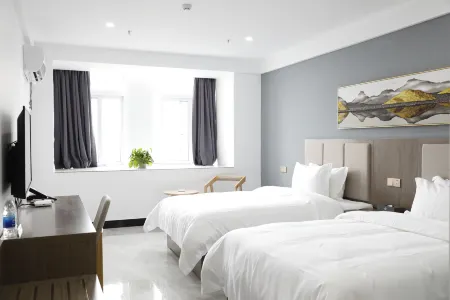 Cloud Light Language Hotel (Taihe Bus Station Branch)