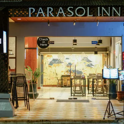 Parasol Inn Отели рядом с достопримечательностью «Школа Самакки Витаятан»