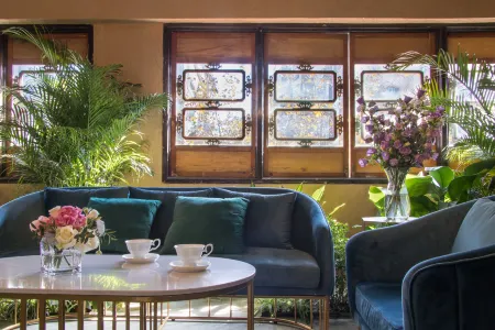 Huashinian Flower Art Life Aesthetics Designer Hotel