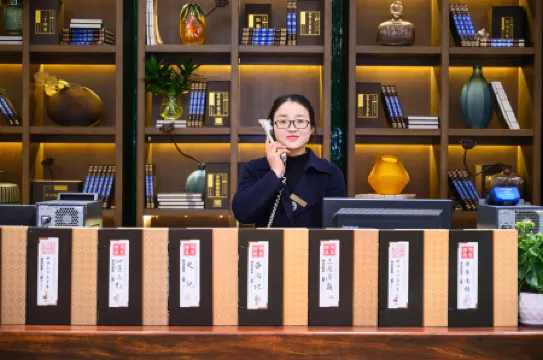 Holiday Inn (Fuyang Yingzhou District City Normal College)