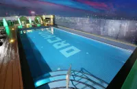 Orchid Hotel - Pools