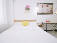 广州珠江帝景青年旅舍 - 温馨浪漫大床房(公共卫浴)