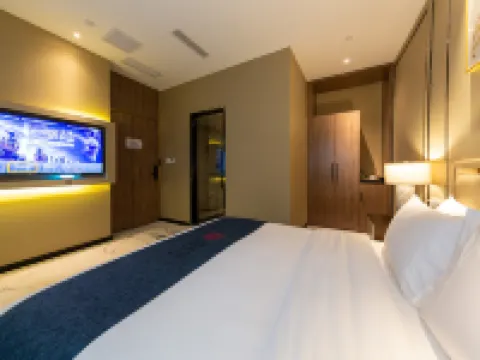 Hongya Dieyuan Hotel (Chongqing Jiefangbei Hongyadong Branch) Hotels near Huang Garden Bridge