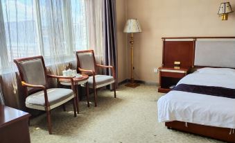 Huating Huadu Business Hotel