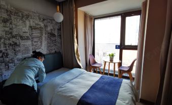 5. Super 8 ..