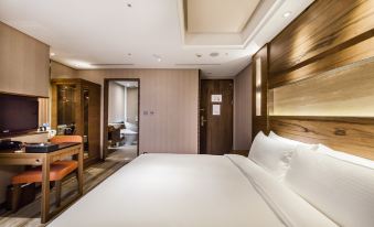 Green World Station Hotel