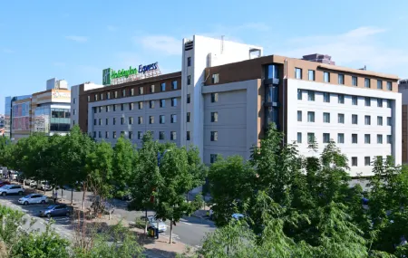 Holiday Inn Express Changchun High Tech Zone Отели рядом с достопримечательностью «Changchun Workers Gymnasium»