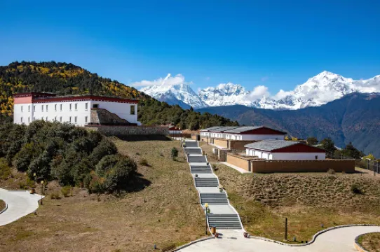 徳欽高山别庄 · 梅里ホテル