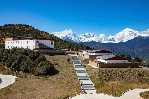 德欽高山別莊 · 梅里飯店