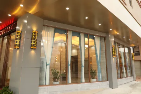 Lingshan jinhaiyuan Hotel Отели рядом с достопримечательностью «Guangxi Mount Yenxia Scenic Area»