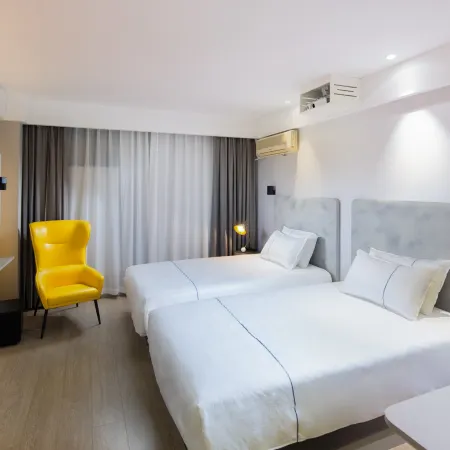 Nianbai Yulan Hotel (Feidong Platinum Center Baogong Avenue)