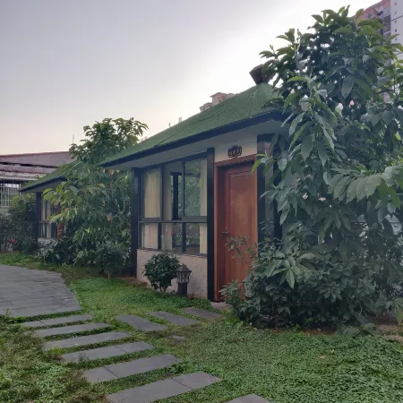 Quxian Nandu Hotel Отели рядом со станцией Qu County Railway Station