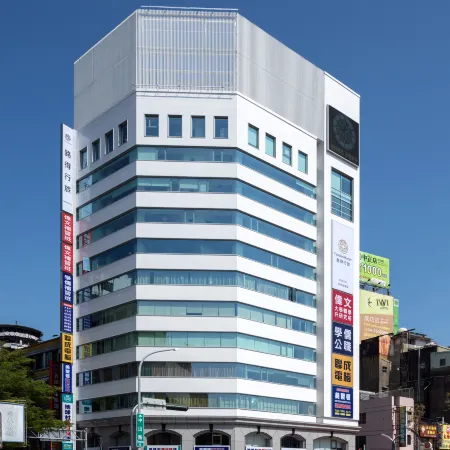 Norden Ruder Hostel Taichung Отели рядом с достопримечательностью «Торговый центр Taroko»