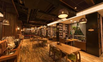 James Joyce Coffetel (Tianjin Railway Station Tianjin Eye)